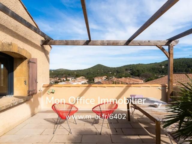 Référence: 6402 SKA. Maison 4 pièces avec deux terrasses, un garage et 3 places de stationnement à Rognes 13840