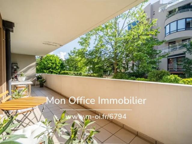 Référence: 6794 TCA Appartement 3 pièces terrasse de 30m2 Parking de copropriété Garage possible à Annecy 74000