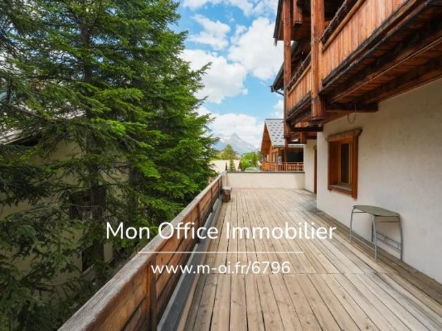 Référence: 6796 MBE. Chalet Haut de Gamme de 350m² avec piscine et garage XXL