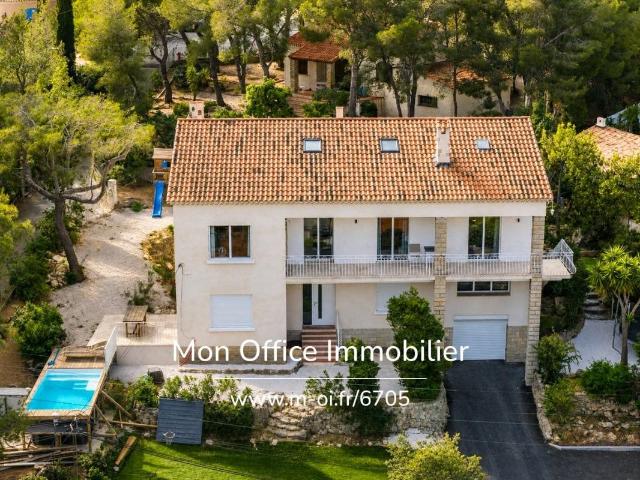 Référence: 6705 Vca. Villa Familiale avec Vue Mer 250 m2. 245m² Bandol
