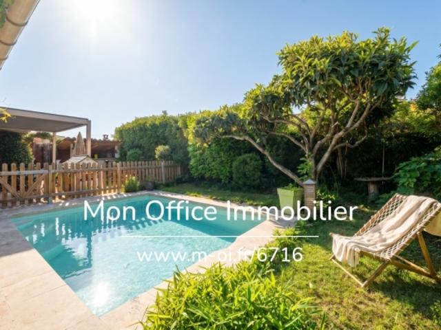 Référence: 6716 GBE Maison 5 pièces avec piscine, jacuzzi et garage