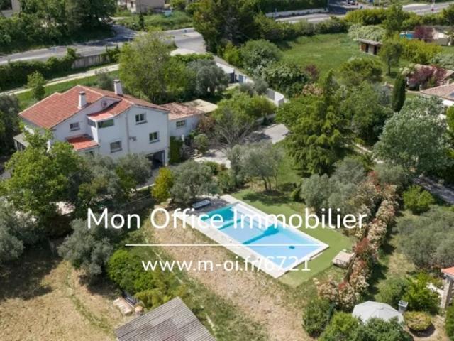 Référence: 6721 BMA. Maison 11 pièces de 350m2 sur 3000m2 de terrain à Mimet