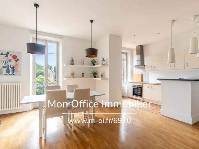 Référence: 6970 ASA. Appartement 3 pièce climatisé et traversant dernier étage centre ville