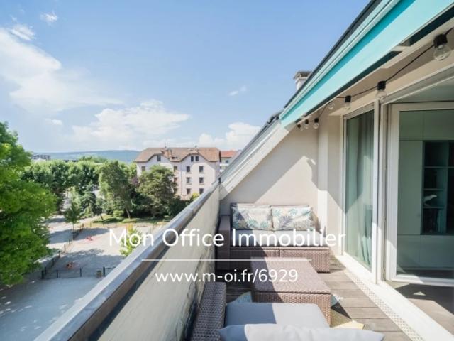 Référence: 6929 TCA. Appartement duplex 4 pièces balcon cave climatisation réversible et garage possible en sus 74000 Annecy