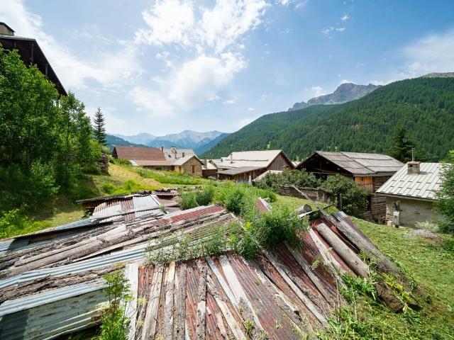 Référence: 7079 SCN Terrain viabilisé de 700 m2 à Molines en Queyras