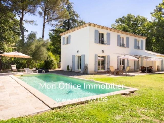 Référence: 7159 DVI AIX EN PROVENCE Celony Bastide de caractère de 172 m² sur un terrain plat de 2 300 m² avec piscine