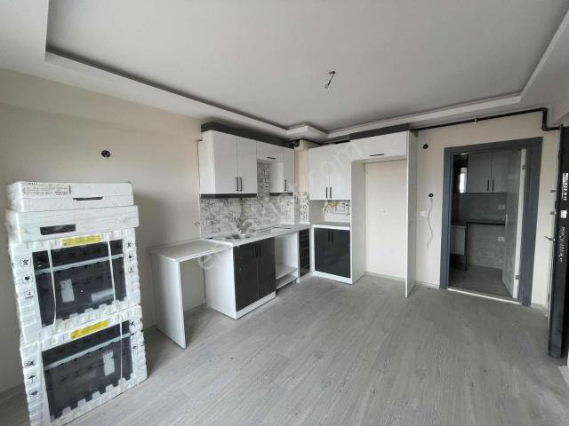 Refet Bele Mahallesi 1+1 Sıfır Bina Asansörlü Doğalgazlı Daire