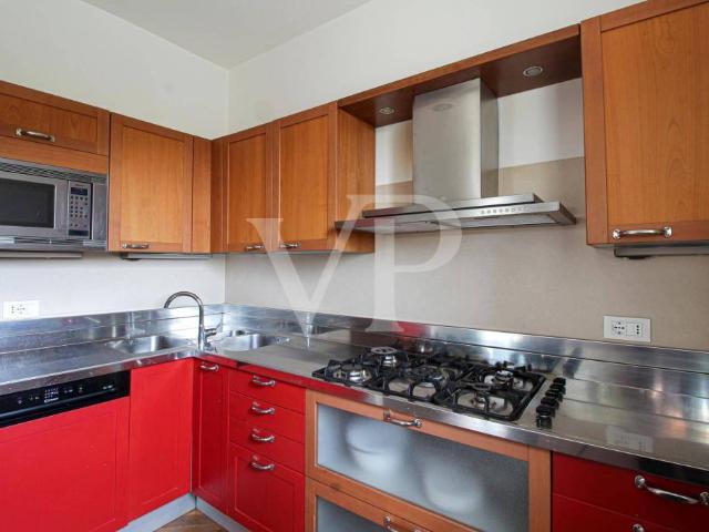 Refined apartment with garden in private setting