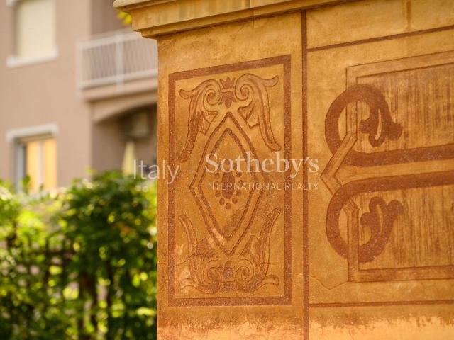Refined apartment in the historical center of Arona