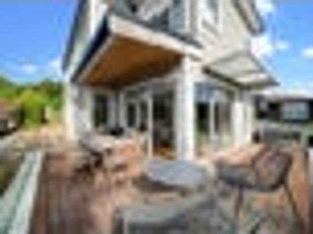Refined Coastal Living – Contemporary Home wit.
