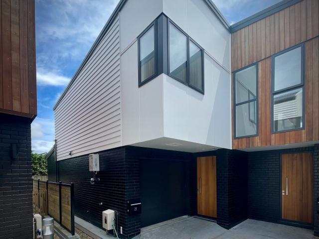 Refined Executive Living in Remuera