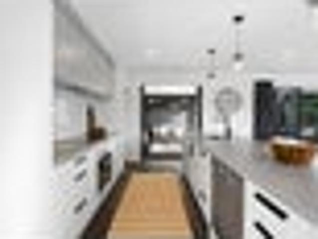 Refined Living with Triple Car Garaging