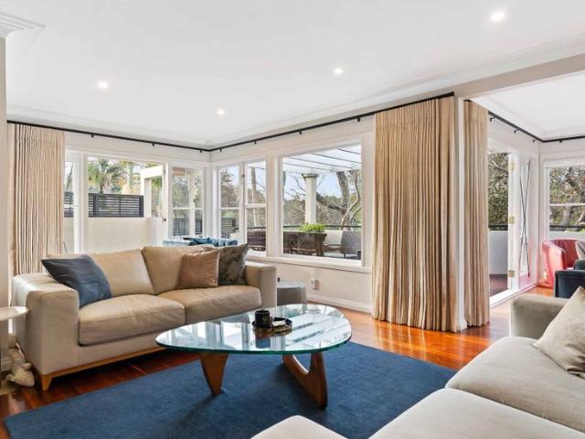 Refined Parkside Living in Orakei