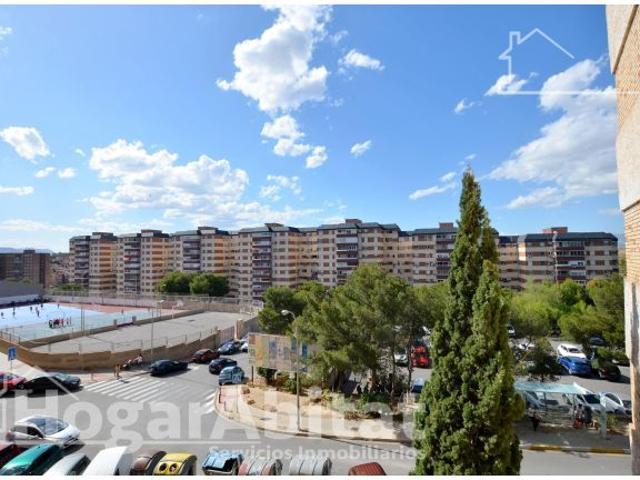 REFORMADO, BONITO Y EXTERIOR CON ASCENSOR Y PARKING, TOTALMENTE AMUEBLADO
