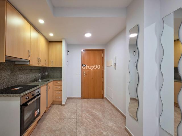 ¡REFORMADO Y LISTO PARA ENTRAR A VIVIR! Acogedor apartamento con terraza interior