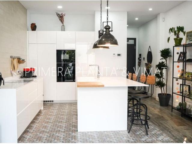 Reformada con piscina y jardin !