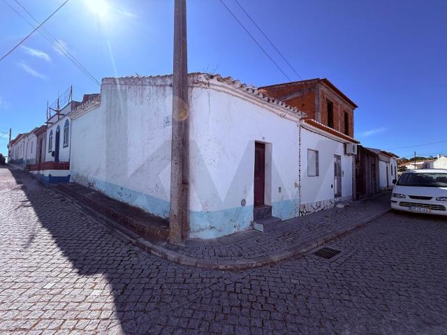 Reguengos: T2 c/ quintal. Opção de compra da casa vizinha T2 c/ quintais ligados e terraço!