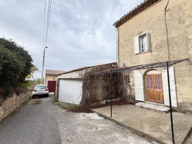 Régusse maison de village 140m2 avec son garage d'environ 25