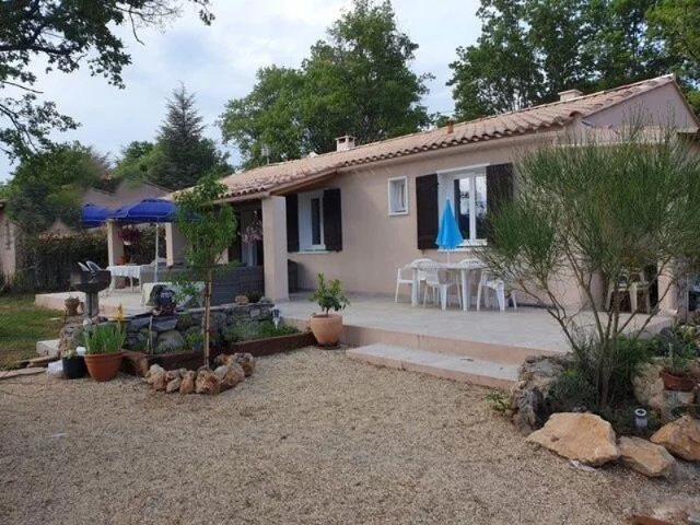 REGUSSE VAR Maison de plain pied sur 1800 m² de terrain