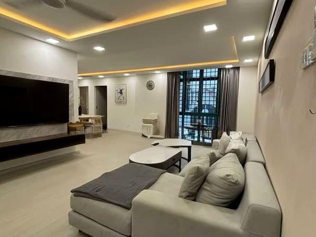 Regal Court D12, Apartment