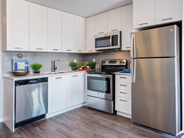 Regency on Main 1 Bedroom Apartment for Rent at 140 Main St W, Hamilton, ON L8P 0B8 Central Hamilton