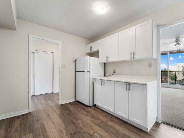 Regency Colonade Apartments 1 Bedroom Apartment for Rent at 1545 Regency Colonade Apts, Windsor, ON N8X 1K6 South Central