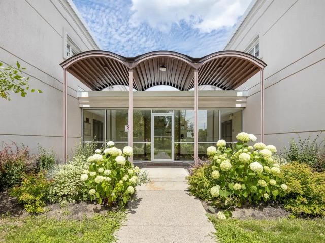 Regency Court Apartments