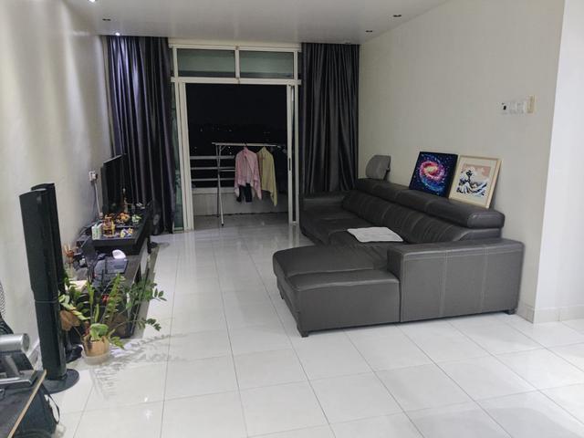 Regency Heights 1258sf Renovated 2 Car Park City View