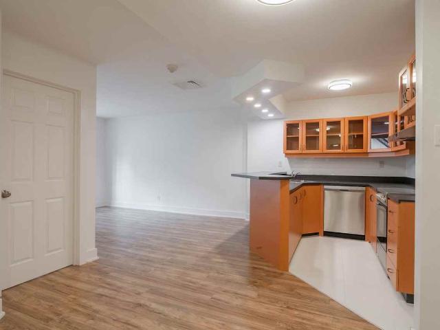 Regency 1 Bedroom Apartment for Rent at 3555 Ch De La Côte Des Neiges, Montréal, QC H3H 1V2