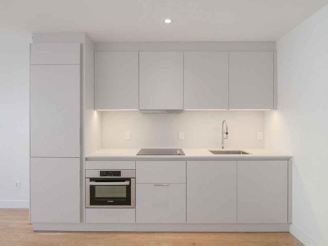 Regency 1 Bedroom Apartment for Rent at 3555 Ch De La Côte Des Neiges, Montréal, QC H3H 1V2