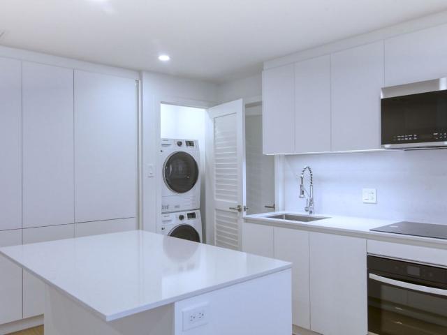 Regency 1 Bedroom Apartment for Rent at 3555 Ch De La Côte Des Neiges, Montréal, QC H3H 1V2