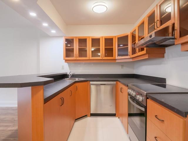 Regency 2 Bedroom Apartment for Rent at 3555 Ch De La Côte Des Neiges, Montréal, QC H3H 1V2