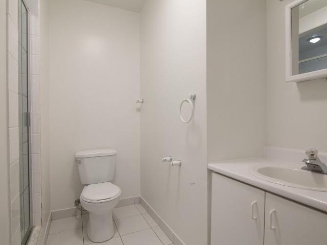 Regency 2 Bedroom Apartment for Rent at 3555 Ch De La Côte Des Neiges, Montréal, QC H3H 1V2