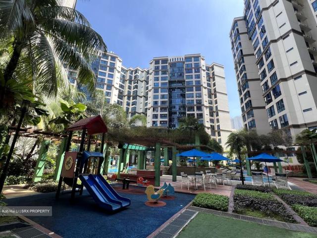 Regent Grove D23, Condominium