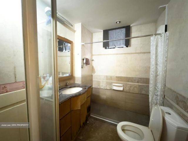 Regent Heights D23, Condominium