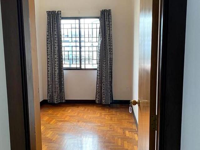 Regent Heights D23, Condominium