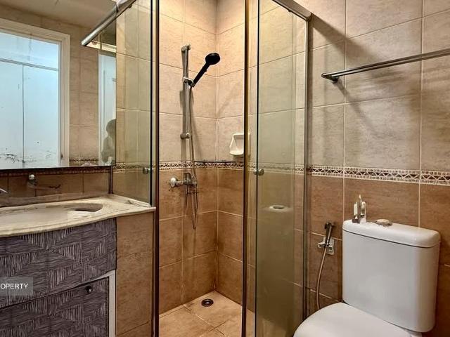 Regent Heights D23, Condominium