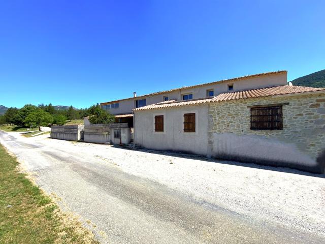 Region Baronnies Ensemble Immobilier Avec Commerce 372m² Buis les Baronnies
