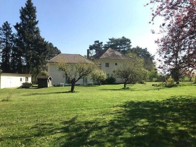 Région parisienne Joli domaine avec gîtes dépendances et parc