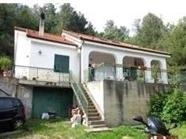 Regione Enesi snc 5 vani 144mq