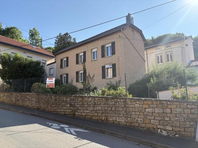 Réhon 54430 – Maison de village avec garage, jardin et grenier aménageable