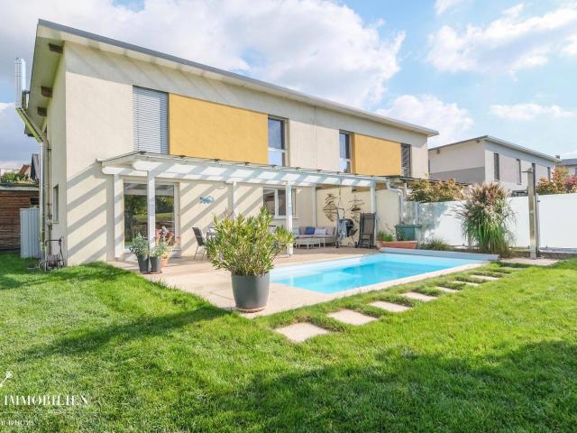 REITH/WILHERING: Exklusive Doppelhaushälfte in idyllischer Lage