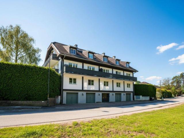 Reizende 3 Zimmer Wohnung mit 2 Balkonen, gartenseitiger Veranda und Garagenplatz