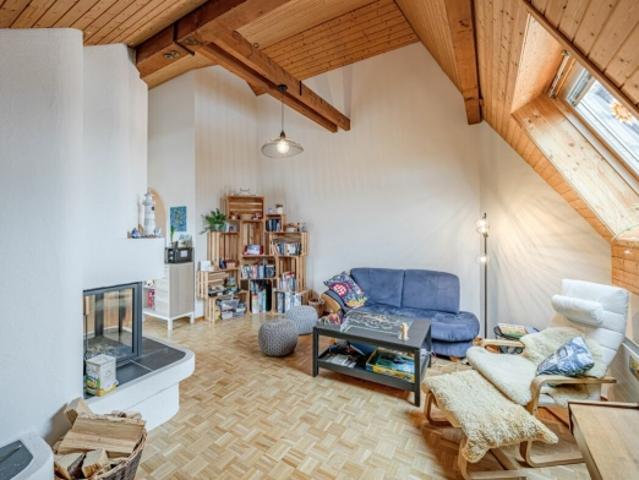 REIZVOLL UND HELL: 3.5 ZIMMER DACHWOHNUNG
