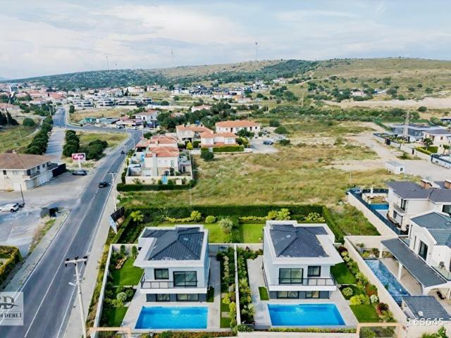 REİSDERE'NİN GÖZDE BÖLGESİNDE SATILIK 4+1 VİLLA.