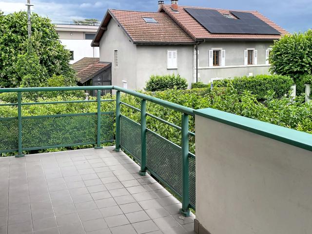 REIGNIER CENTRE Spacieux T4 avec balcon, garage et accès rapide Genève