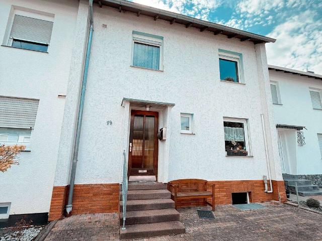 Reiheneckhaus mit Potenzial Ruhige Lage in Koblenz Arzheim, renovierungsbedürftig