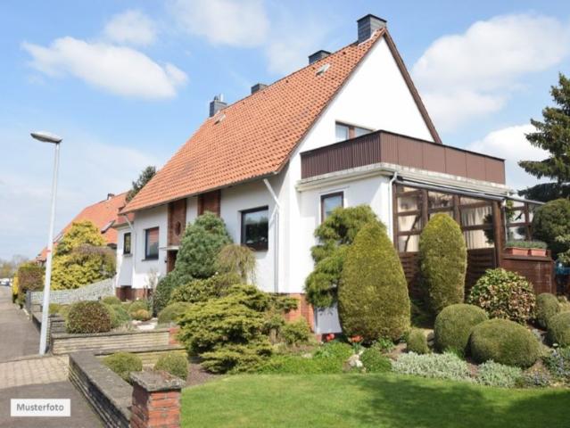 Reiheneckhaus in 40670 Meerbusch, Gerhard Bacher Str