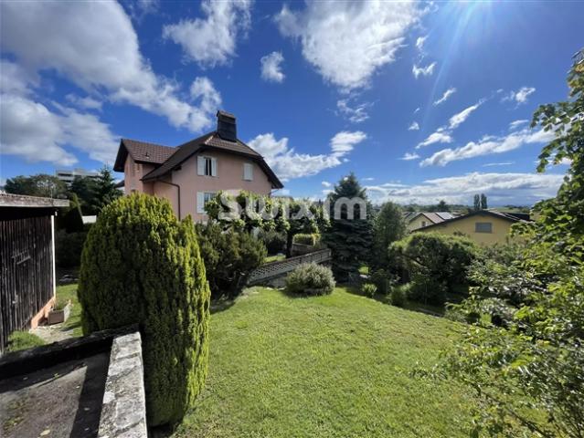 Reiheneinfamilienhaus mit 7 Zimmern, Garten und Blick auf die Alpen