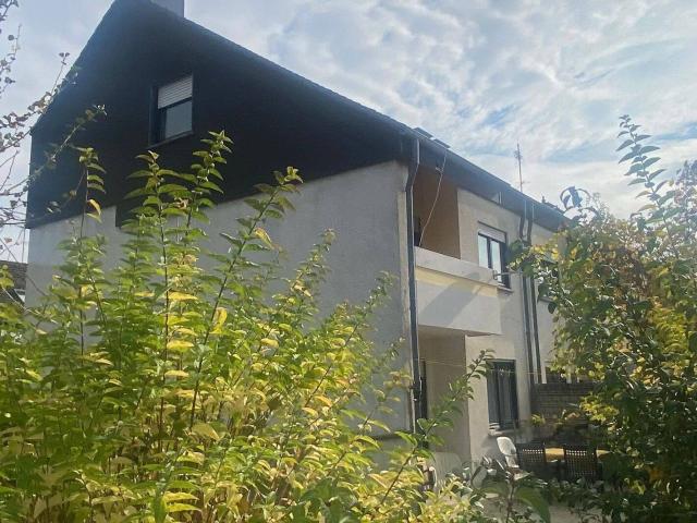 Reihenendhaus mit Kamin + großem Gartengrundstück + Garage